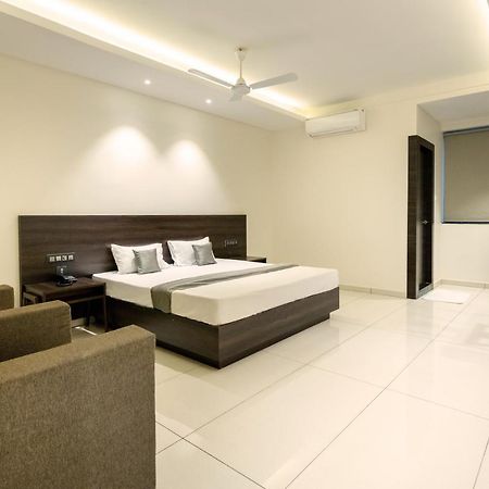 Hotel Paramount Suites & Service Apartments Mangalúr Exteriér fotografie