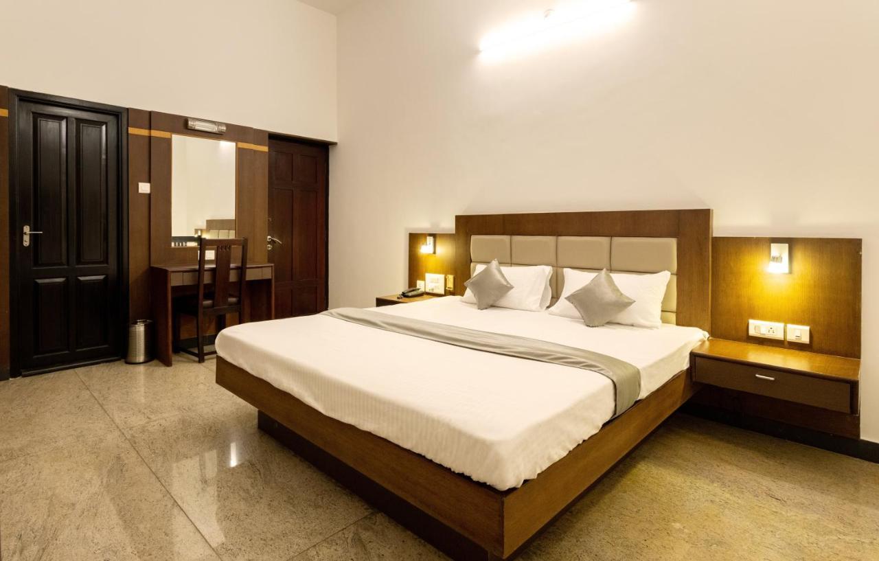 Hotel Paramount Suites & Service Apartments Mangalúr Exteriér fotografie